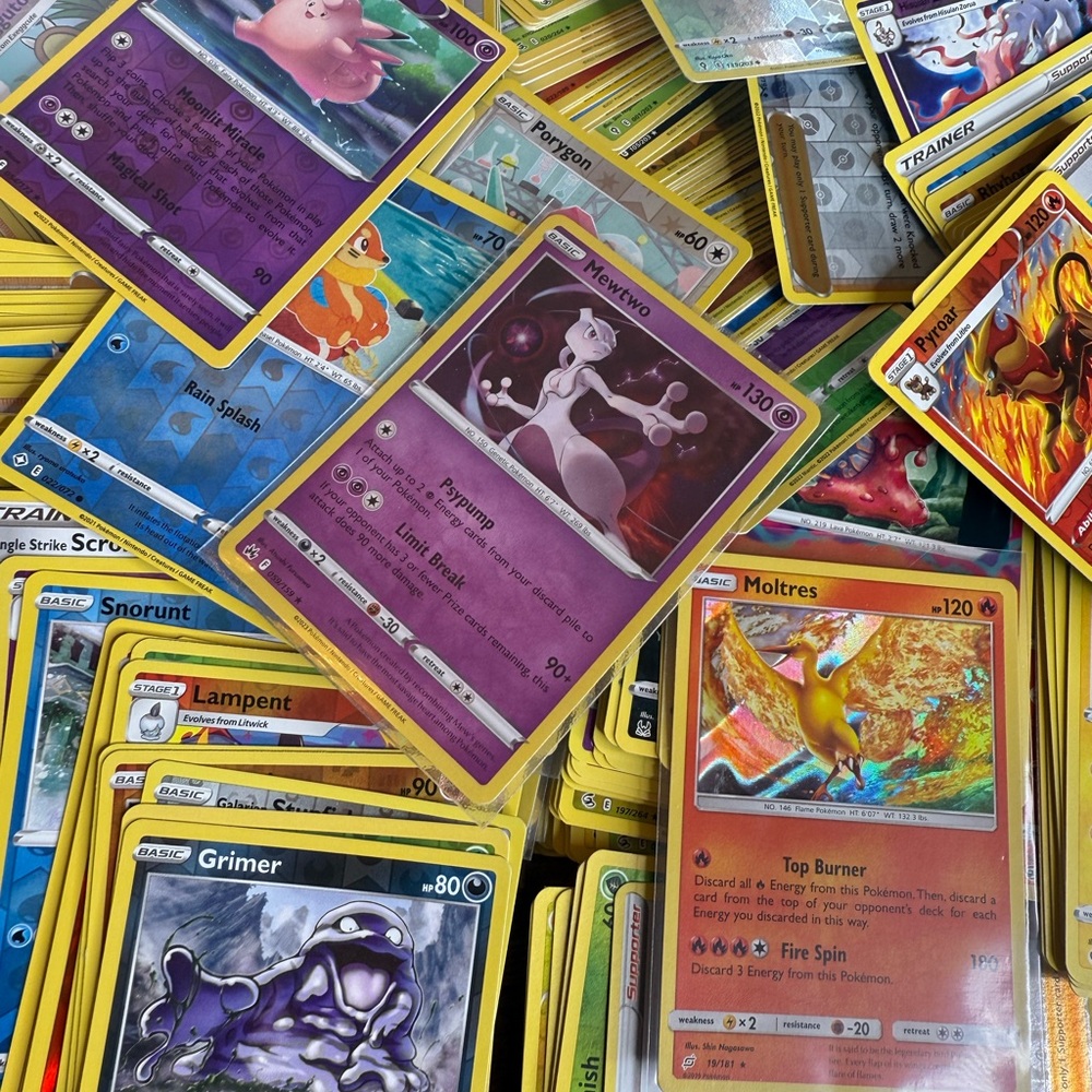 Assorted Bundle of 200 Pokemon Bulk Trading Cards - Picture 4 of 5